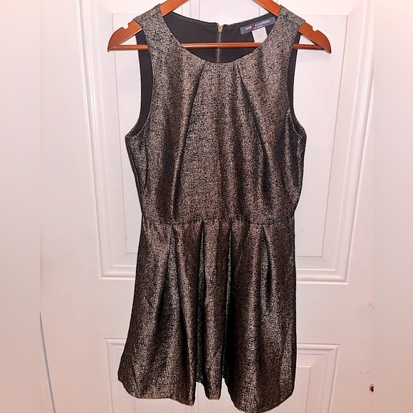 one clothing Dresses & Skirts - One ❤️ Clothing LA Holiday party dress Med. black and gold sleeveless mini prom